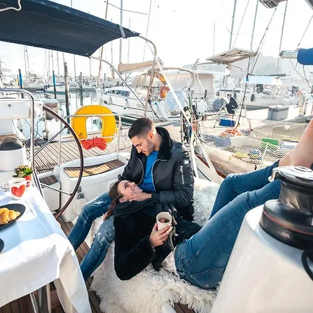 Barca A Vela A - 5 Minuti Dalla Biennale 船上ホテル ヴェネツィア