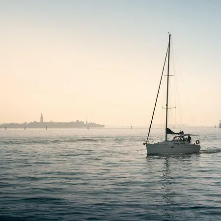 Barca A Vela A - 5 Minuti Dalla Biennale